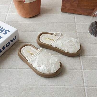 Summer New Style 2026 1 Pair For 3-12 Years Old Girls, Beige Lace 3D Rose, PU Leather Anti-Slip & Wear-Resistant, Slip-On Closed-Toe Round-Toe Thick Sole, Gentle Fairy Sweet Mule Slippers, For Daily Casual School & Parties Best Seller Of The Season