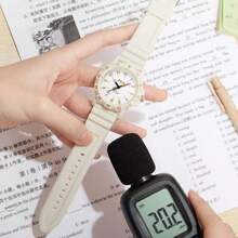 FILA户外风格硅胶石英表，50毫米大表盘，30米防水，学生情侣运动腕表 - 均碼 - 查看 9