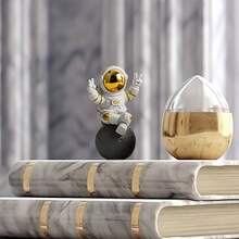 1 Stück moderne Astronauten Figur - Weltraum-Themen Tischdekoration, mit goldenem Helm und Marmoruntergrund, geeignet für Zuhause oder Büro, einzigartiges Geburtstagsgeschenk, Weltraum-Themen Raumdekoration für Weihnachten, Halloween und Herbst - Verschiedenfarbig - Übersicht 2