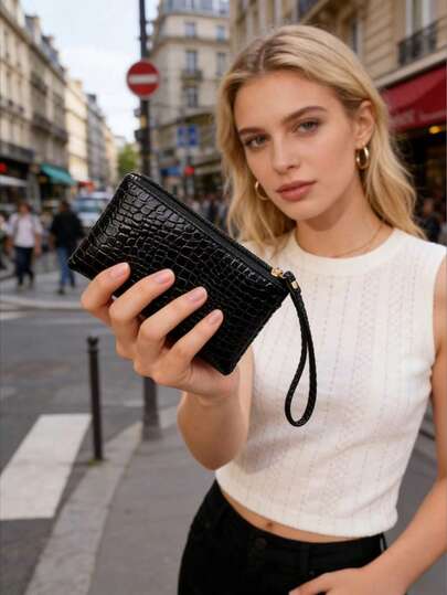 1个黑色石纹/鳄鱼纹零钱包，适合携带硬币、手机、钥匙、口红等物品，是购物和旅行的理想之选。