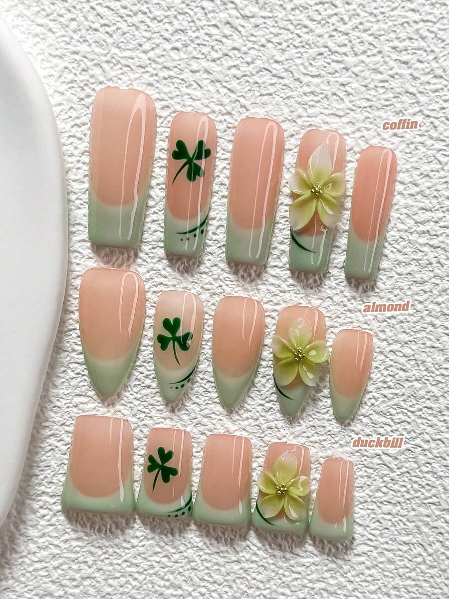 10片装全新清新三叶草造型树脂美甲套装，亚克力压制美甲片，手绘复古绿色三叶草花朵美甲装饰，手工制作五瓣蓝色花朵配金色珠子美甲配件，包含美甲工具（1个果冻贴纸+1个指甲锉），三种尺寸可选：杏仁形、鸭嘴形、棺材形，适合日常、派对、摄影、春夏通勤等场合。 - 彩色 - 查看 1