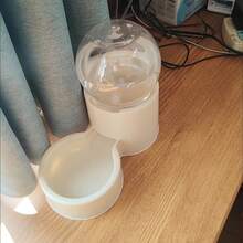 1 bình đựng nước tự động dung tích lớn cho thỏ, làm bằng chất liệu ABS bền, thiết kế trong suốt, kèm theo bát nước nhựa lớn, không cần pin. - Xem 4