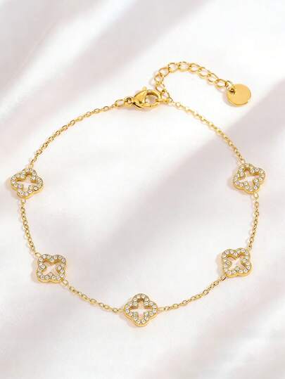 Camhanno 一款轻盈奢华的优雅不锈钢手链，精致镂空花卉镶嵌设计，适合日常通勤、浪漫约会、周末聚会和朋友聚会，佩戴舒适，是送给女友、朋友和家人的完美礼物，易于搭配休闲和正式服装，高品质材料经久耐用。