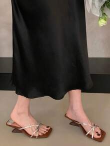 2026 Nya Franska Leopardmönstrade Kiltofflor med En Rem, Lämpliga Att Bära Med Klänningar, Silverfärgade Högklackade Sandaler Med Tunn Rem - Silver - Visa 2