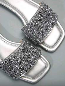 Sandal Selop Datar Baru 2026/Warna Polos, Desain Datar, Bagian Atas Mengkilap, Dekorasi Rhinestone yang Indah, Model Slip-On, Mudah Dipakai dan Dibersihkan, Elegan dan Halus, Modis dan Serbaguna, Cocok untuk Pemakaian Sehari-hari, Belanja, Kencan, Liburan, Perjalanan - Perak - View 3