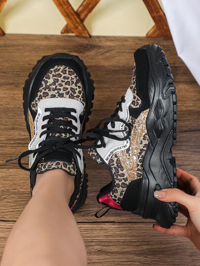 Giày thể thao nữ đa năng họa tiết da báo phối màu năm 2026, đính sequin vàng, đế dày, giày đi bộ ngoài trời, giày unisex đế dày kiểu retro châu Âu và Mỹ.