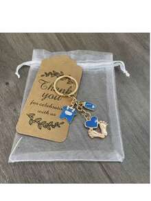 36件套粉蓝脚印钥匙扣礼盒，性别揭晓派对回礼，12套包含脚印瓶挂饰、钥匙扣、白色薄纱袋和牛皮纸感谢卡，12个创意钥匙扣+12张棕色感谢卡+12个白色薄纱礼品袋，成人礼物 - 彩色 - 查看 4