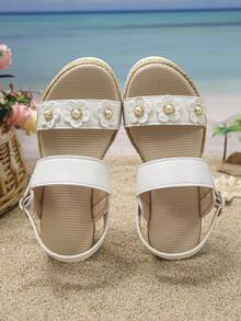 1 Pair Girls' Woven Wedge Sandals, Runs Small By 1 Size, Buckle Strap, Anti-Slip, Lightweight, Casual, Open Toe, Fashionable, Comfortable, Thick Sole, Suitable For Daily Wear And School In Summer - White - View 3