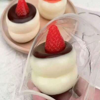 舒缓压力慕斯，草莓蓝莓慕斯奶油软萌玩具，逼真蛋糕造型，舒缓压力，适合节日、生日、圣诞节和派对送礼