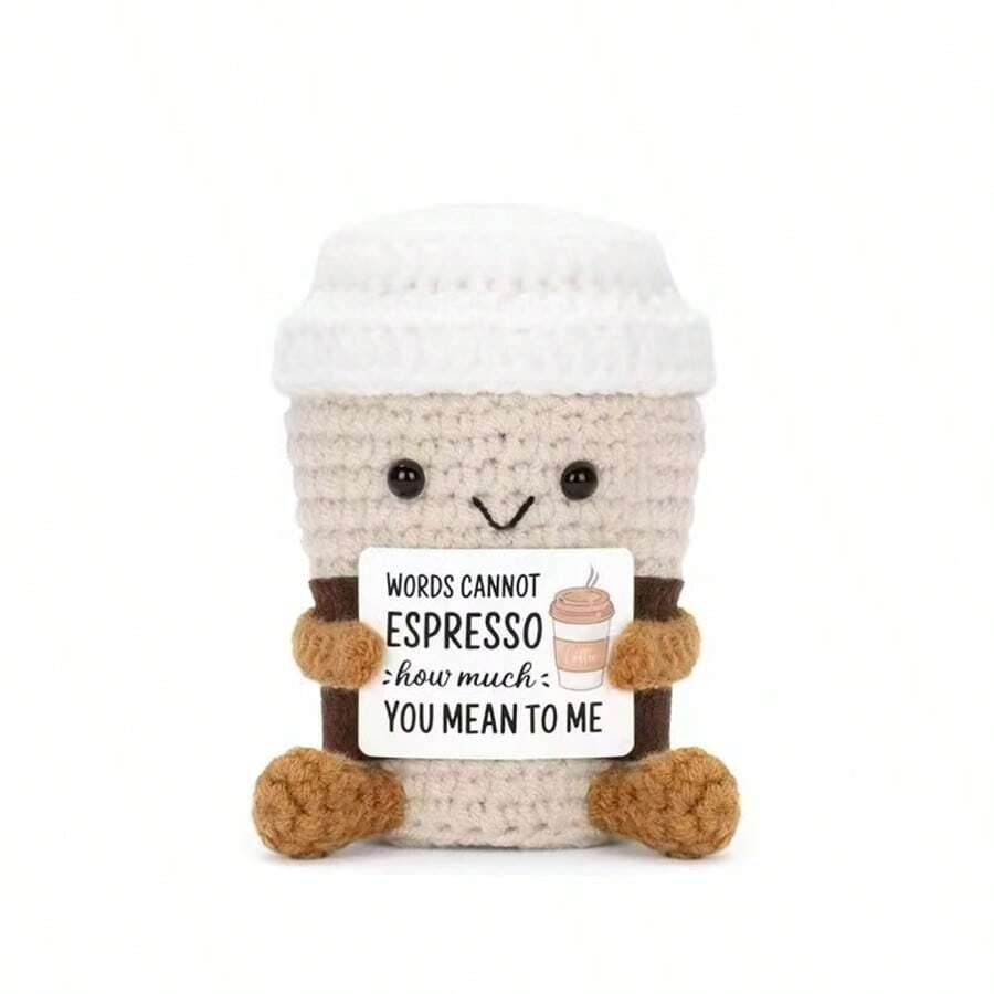 1个可爱针织咖啡杯玩具：随时随地，陪伴您左右，带来笑容，传递积极能量！这款可爱的针织咖啡杯不仅是毛绒玩具，更是一张充满正能量的卡片，鼓励您乐观地拥抱生活。 - 彩色 - 查看 1