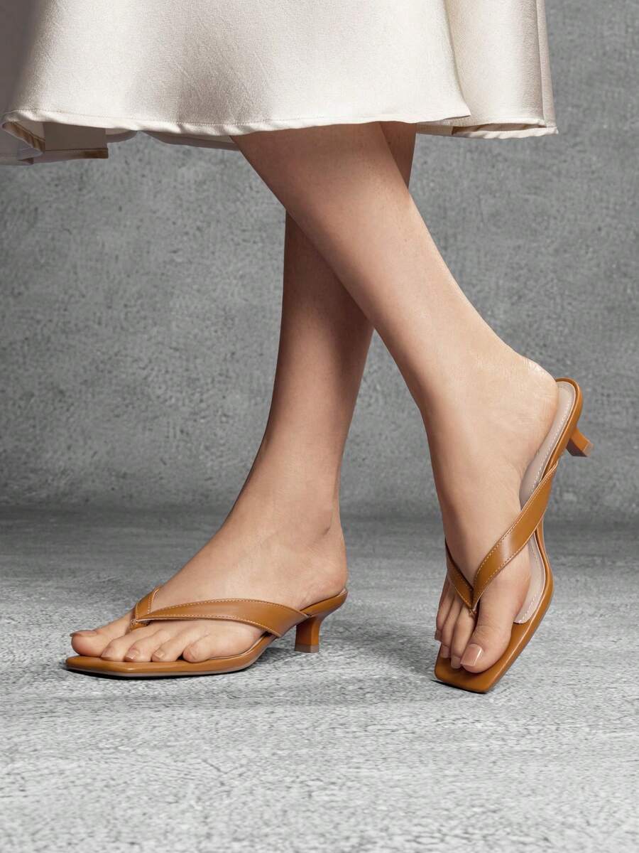 Athlefit Women's Kitten Heels Flip Flops Square Toe Low Heels Slip On Comfortable Summer Thong Heeled Sandals - 譚 - 查看 1