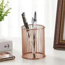 金属笔筒，适用于桌面和梳妆台 - 多功能收纳架，可用于办公室、浴室化妆品和文具：采用耐用钢结构，内部隔层整齐，节省空间，简约时尚，可收纳钢笔、刷子、口红、眼线笔和小工具，方便取用，提升工作空间的美观性和整洁度，是家庭办公室、化妆台和书桌的理想之选。 - 查看 3