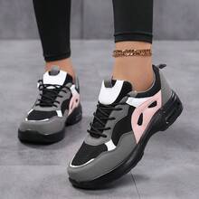 Nouvelles chaussures décontractées légères à coussin d'air et respirantes en maille, pour femmes. Chaussures de sport, Baskets patchwork bicolores à la mode, chaussures de voyage à la mode pour femmes, chaussures de marche pour femmes, chaussures de course sur route pour femmes, chaussures de running noires pour femmes, chaussures patchwork multicolores pour femmes - Gris - Voir 10