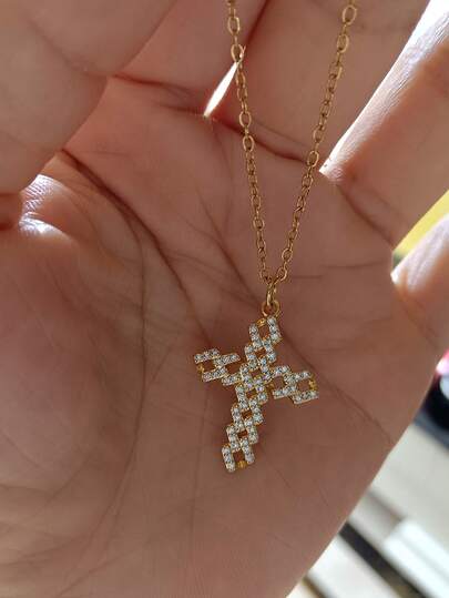 1件女士吊坠项链，铜质锆石十字架吊坠项链，百搭日常叠戴配饰，适合日常佩戴，小众礼物