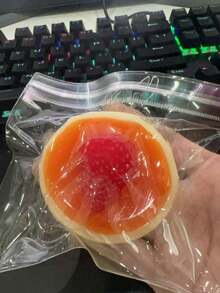 2026年热销草莓蓝莓舒芙蕾奶油捏捏乐，逼真蛋糕造型减压玩具，节日、生日、圣诞节、派对和返校奖励的完美礼物 - 彩色 - 查看 7