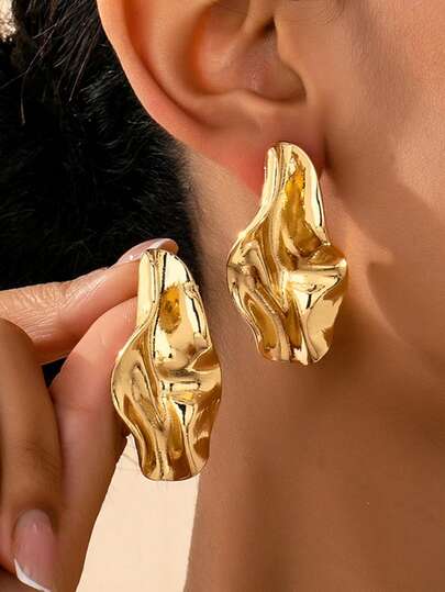 A Pair Of Unique Gold Irregular Pleated Earrings For Women