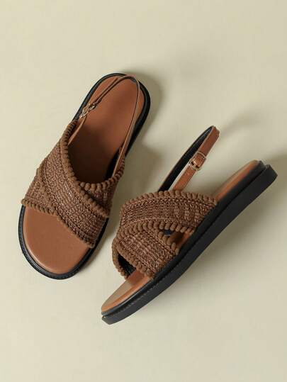 Mẫu sandal đế bằng nữ mới năm 2026, gót thấp, đế dày, chất liệu dệt kiểu Bohemian, họa tiết ren tua rua cổ điển, hở mũi, giày đi biển mùa hè thoải mái, phù hợp với váy, trang phục thường ngày và thể thao, màu nâu nhạt, thanh lịch và thoáng khí, cỡ 3-10.