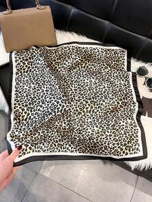 Lenço quadrado de seda sintética com estampa de leopardo vintage elegante, medindo 70 cm (27,6 polegadas), versátil, que pode ser usado como bandana, cinto, acessório de cabelo ou lenço de pescoço estiloso. Ideal para uso diário, praia e férias. - Multicolorido - Ver 6