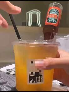 Bộ 24 chai nhựa mini và 1 phễu nhỏ (50ml/1.7oz), chai đựng cồn rỗng có thể tái sử dụng với nắp vặn bằng nhôm màu đen bạc, thích hợp làm quà tặng Giáng sinh, sinh nhật, đám cưới, tiệc tùng. - Xem 4