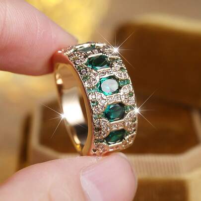 一枚经典奢华绿色合成锆石宫廷图案女士戒指，优雅配饰，专为女士和女孩设计，精致珠宝礼品。