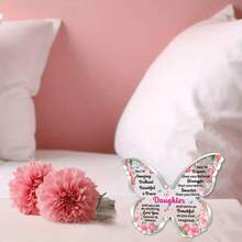 【2D平面】亚克力蝴蝶造型牌匾，灵感来自她的父母，女儿送的礼物，适合作为圣诞节、毕业典礼、生日纪念礼物 - 1PC - 查看 3