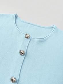 Camiseta sin mangas de punto para mujer, nueva colección primavera/verano, de estilo minimalista y elegante, con cuello redondo, diseño sin mangas, decoración con botón con forma de corazón, top corto y ajustado en color rosa, adecuado para uso casual, trabajo, viajes, citas, ceremonias de graduación y fiestas - azul claro - Ver 7