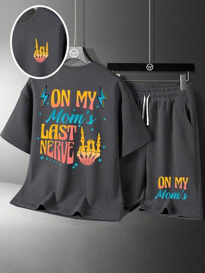 Bộ áo thun ngắn tay cổ tròn in hình hoạt hình dành cho bé trai và quần short.