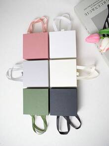 Hộp đựng trang sức cầm tay di động có ngăn kéo, hộp quà tặng thời trang, thích hợp để đựng hoặc trưng bày vòng cổ, nhẫn, bông tai, huy chương, kỷ niệm, trang sức, quà tặng nhỏ, mặt dây chuyền, vòng tay, đồng xu, trâm cài. Lý tưởng làm quà tặng sinh nhật, tiệc tùng, đám cưới, quà tặng hàng ngày và ngày lễ, Ngày Valentine, Ngày của Mẹ, quà tặng cho các cặp đôi. - Nhiều màu - Xem 5