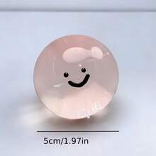 这款手工水晶球Taba软玩具是一款透明软橡胶球，球体表面印有可爱的笑脸图案。它触感粘稠光滑，是一款具有感官刺激的玩具，能够有效缓解身体疲劳。是理想的减压玩具，适合儿童和成人。可作为课堂奖励、办公礼品、生日礼物或节日礼物。（随机包装） - 彩色 - 查看 9