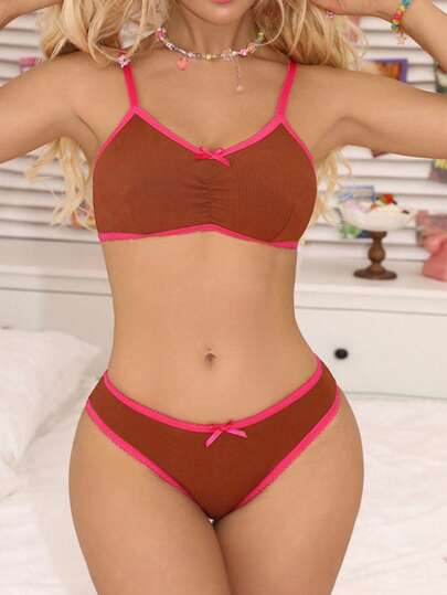 Runway Rest Conjunto de sujetador inalámbrico de diseño plisado minimalista de color contrastante para mujer