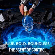 30毫升蓝色骷髅古龙水香氛精油，前调：葡萄柚、柠檬、薄荷、粉红胡椒。中调：生姜、肉豆蔻、茉莉。基调：焚香、琥珀。沉稳的焚香与温暖持久的琥珀完美融合，赋予这款香水高端木质基调、持久留香和浓郁氛围。适合通勤、约会、日常生活及其他场合。不含酒精，男女皆宜。 - 木質香調 - 查看 1