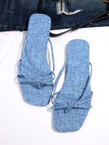 Dép thời trang nữ - Nhẹ, thoáng khí, hở mũi, đế bằng, giày hè thoải mái với lót trong êm ái và quai điều chỉnh được giúp dễ dàng đi lại. - Màu xanh nhạt - Xem 3