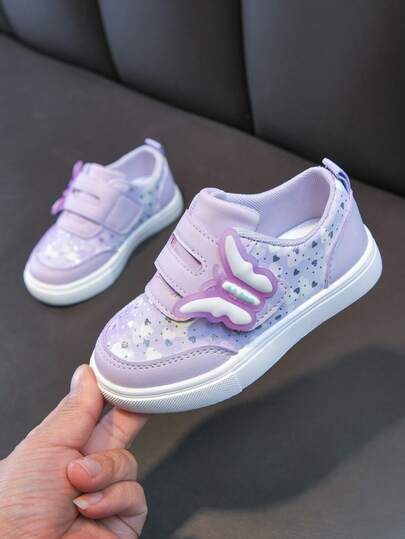 Một đôi giày thể thao dễ thương cho bé gái, giày thể thao mùa xuân và mùa thu cho trẻ em, giày thể thao nhẹ cho bé gái từ 1 đến 6 tuổi, và giày công chúa phù hợp cho mọi mùa.