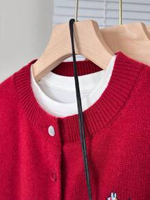 Áo khoác cardigan dệt kim cài nút tương phản màu đỏ cổ điển Wixra, áo không tay thêu hình ngựa dành cho giới trẻ. - Đỏ - Xem 3