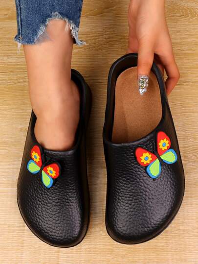 Giày công sở nữ thời trang họa tiết bướm nhiều màu sắc, giày bảo hộ sức khỏe nữ - Giày phục vụ thực phẩm nhẹ, thoáng khí với đế lót êm ái, hỗ trợ vòm chân và đế ngoài thoải mái - Phù hợp cho mọi mùa, lý tưởng cho nhà hàng, dịch vụ ăn uống, khách sạn, bệnh viện+ - Dễ dàng vệ sinh và giặt tay - Sự lựa chọn hoàn hảo cho các chuyên gia chăm sóc sức khỏe, giày bảo hộ sức khỏe nữ, giày phục vụ thực phẩm nữ, giày bít mũi nữ.