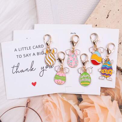 6件套独特精美的复活节礼品套装，包含复活节兔子彩蛋钥匙扣套装和口袋拥抱感谢卡。是复活节感谢礼物、庆祝礼物、生日派对装饰和派对回礼的理想之选。也是馈赠亲友、表达祝福和感激之情的友谊纪念品和复活节纪念礼物，送给家人、朋友、爱人、同事、学生和老师。