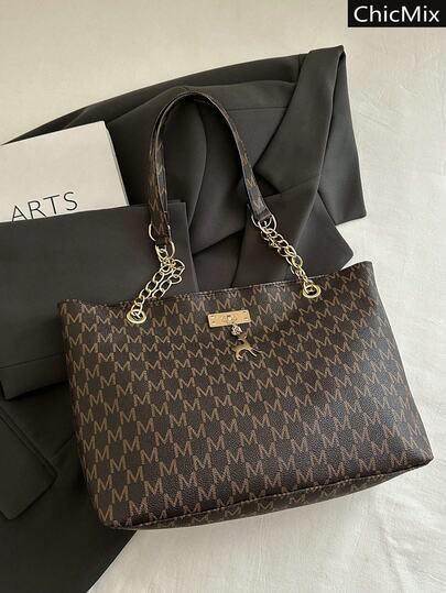 Bolso de hombro de gran capacidad con cadena dorada, estampado retro de Body completo. Bolso de mujer versátil y práctico con decoración colgante de herrajes clásicos. Adecuado para compras, carteras, compras, mujeres jóvenes, estudiantes universitarios, recién llegados y trabajadores de cuello blanco. Muy apropiado para oficinas, universidades, trabajo, negocios, viajes al trabajo, actividades al aire libre, viajes y salidas.