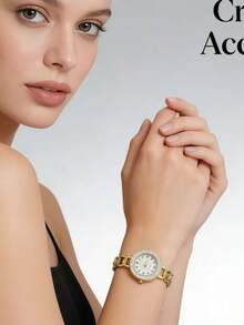 Senhoras! Este relógio delicado, feito em aço inoxidável 316L banhado a ouro, é absolutamente deslumbrante! A luneta cravejada de diamantes e a pulseira vazada exalam luxo, tornando-o perfeito tanto para o trabalho quanto para encontros românticos. Elegante e cativante, é um item indispensável! - Dourado - Visão 6