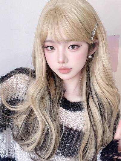 alicegarden 这款26英寸长的合成假发，拥有自然波浪卷发造型和惊艳的多色设计。假发带有刘海，采用耐热纤维制成，经久耐用。这款假发非常适合日常佩戴，外观自然逼真，宛如真发。（不含配饰）