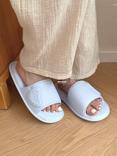 XIXITIAO Dép đi trong nhà họa tiết trái tim đơn giản: Thoải mái, đế bằng, không gây tiếng ồn, đế mềm, đa năng và kiểu dáng ngọt ngào, giản dị. Thích hợp sử dụng trong phòng ngủ/văn phòng/nhà/phòng tắm.