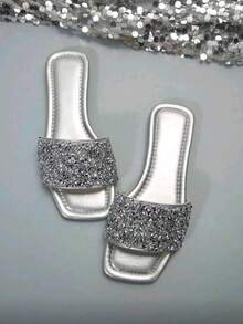 Sandal Selop Datar Baru 2026/Warna Polos, Desain Datar, Bagian Atas Mengkilap, Dekorasi Rhinestone yang Indah, Model Slip-On, Mudah Dipakai dan Dibersihkan, Elegan dan Halus, Modis dan Serbaguna, Cocok untuk Pemakaian Sehari-hari, Belanja, Kencan, Liburan, Perjalanan - Perak - View 4