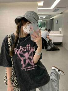 Women's Oversized Acid Wash T-Shirt With Pink Butterfly Print Y2K And Gothic Lettering, Fairy Grunge Style Off-Shoulder Top, Acubi Aesthetic Casual Top, Vin T-Shirt - 黑色 - 查看 2