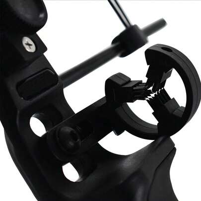 1 chiếc giá đỡ mũi tên bằng kim loại dạng chổi dành cho săn bắn ngoài trời, bền chắc, phù hợp với nhiều loại cung. Thiết kế chổi ba chiều giúp đỡ mũi tên ổn định, giảm độ lệch đường bay, điều chỉnh linh hoạt, lắp đặt chắc chắn. Một phụ kiện lý tưởng cho bắn cung ngoài trời và thi đấu bắn súng.