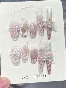 10片手工按压式美甲贴片，中长椭圆形美甲贴片，搭配两片加长杏仁形美甲贴片，适合派对和日常佩戴，粉色，粉色美甲，3D蝴蝶装饰，白色仿珍珠，蕾丝和山茶花。晶莹剔透，清冷美丽，闪耀夺目的猫眼美甲贴片。闪亮猫眼，椭圆形美甲贴片，易于佩戴。10片Y2K手工按压式美甲贴片 - 粉色 - 查看 1