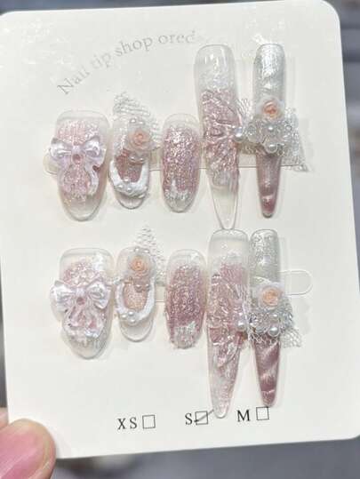 10 piezas de uñas postizas hechas a mano, uñas ovaladas de longitud media con 2 uñas extra largas con forma de almendra para fiestas y uso diario, color rosa, decoradas con mariposas 3D, perlas falsas, encaje y camelias. Claras y brillantes, frías y hermosas, con ojos de gato que destellan y brillan. Uñas ovaladas, fáciles de usar.