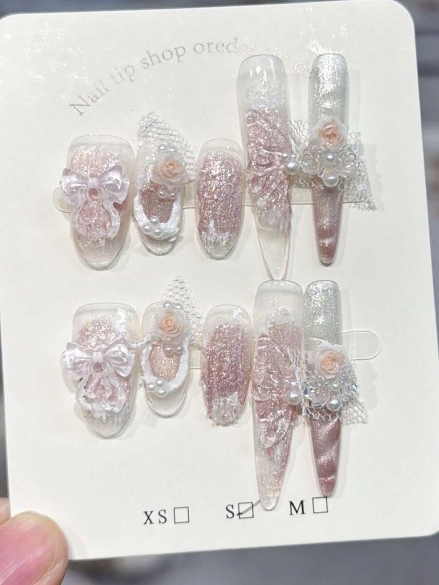10片手工按压式美甲贴片，中长椭圆形美甲贴片，搭配两片加长杏仁形美甲贴片，适合派对和日常佩戴，粉色，粉色美甲，3D蝴蝶装饰，白色仿珍珠，蕾丝和山茶花。晶莹剔透，清冷美丽，闪耀夺目的猫眼美甲贴片。闪亮猫眼，椭圆形美甲贴片，易于佩戴。10片Y2K手工按压式美甲贴片 - 粉色 - 查看 1