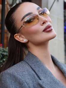 1PC European And American Summner New Y2K Girl Fashion Glasses, Letter Integrated Fashion Glasses, Y2K Wrap Around Fashion Glasses Beach Accessories Women Glasses Shades Preppy Style Back To School Wrap Shape Temple Decor - 銀色 - 查看 2