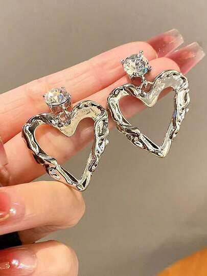 简约不规则心形亮面耳环，哑光表面