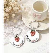 2件套母亲节草莓不锈钢钥匙扣“我爱你，莓果般甜蜜”可爱水果吊坠钥匙圈，适合送给妈妈，母亲节生日甜蜜礼物 - 鋼色 - 查看 2