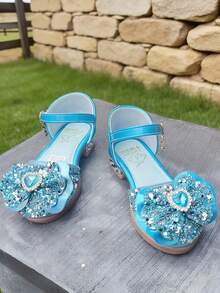 1 par de zapatos de fiesta para niñas con lazo decorado de purpurina morada, parte superior brillante, tacón bajo, correa ajustable, adecuados para fiestas, cumpleaños y ocasiones especiales - Azul - Ver 2